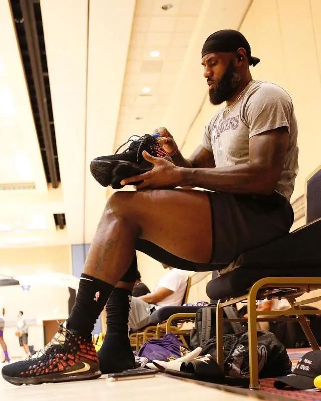 不穿篮球鞋打球会怎么样,穿莆田篮球鞋打球有问题吗