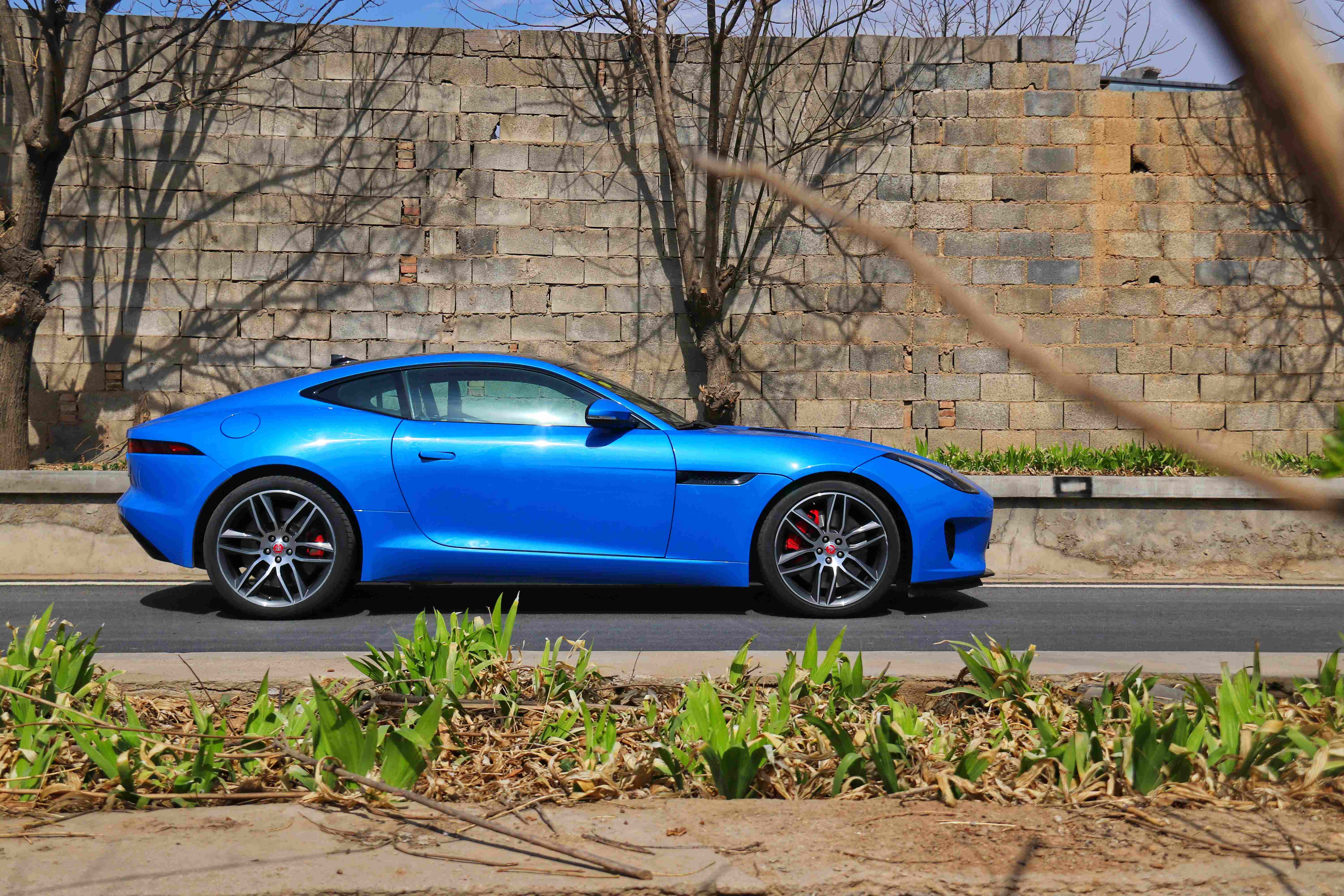 与“赫本”独享二人世界，焦点测试F-TYPE2.0T