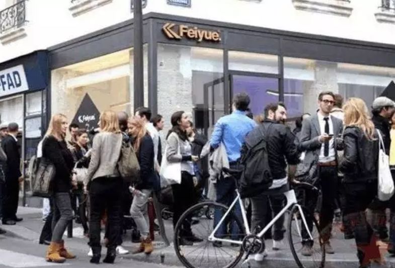 中国地摊经济带动了世界,中国地摊鞋成了国际大牌