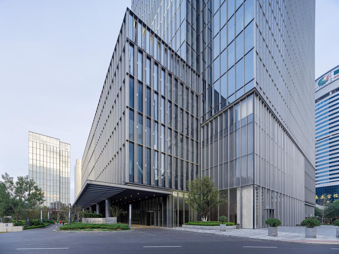 济南泺源大街8号绿城金融中心,济南标志建筑绿地中心