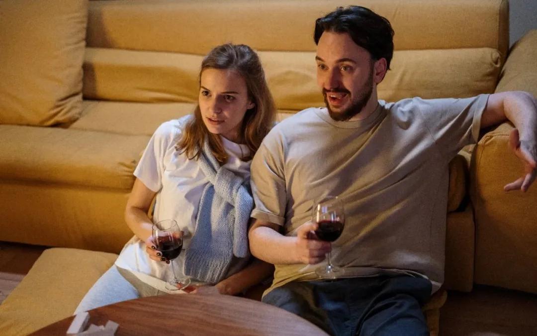 女人对你动心的迹象三个反常,男人对某个女人动心的反常行为