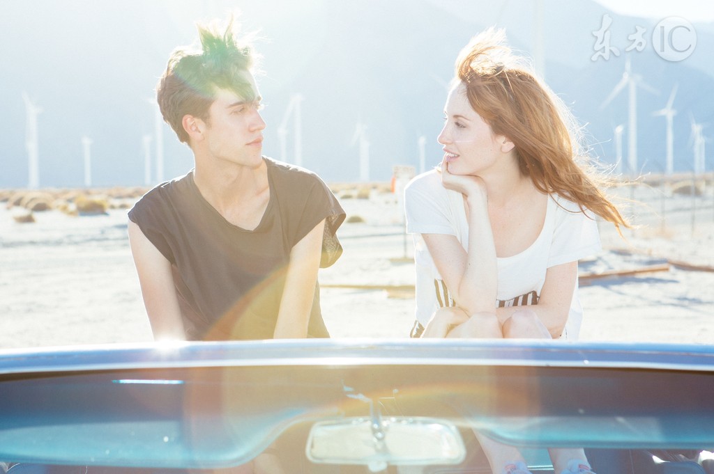 小说：她在三千小世界中穿梭，纠正被各色人渣所扭曲的剧情线