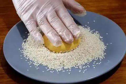 做南瓜饼能不能不加糯米粉加面粉,做南瓜饼时加糯米粉太软了