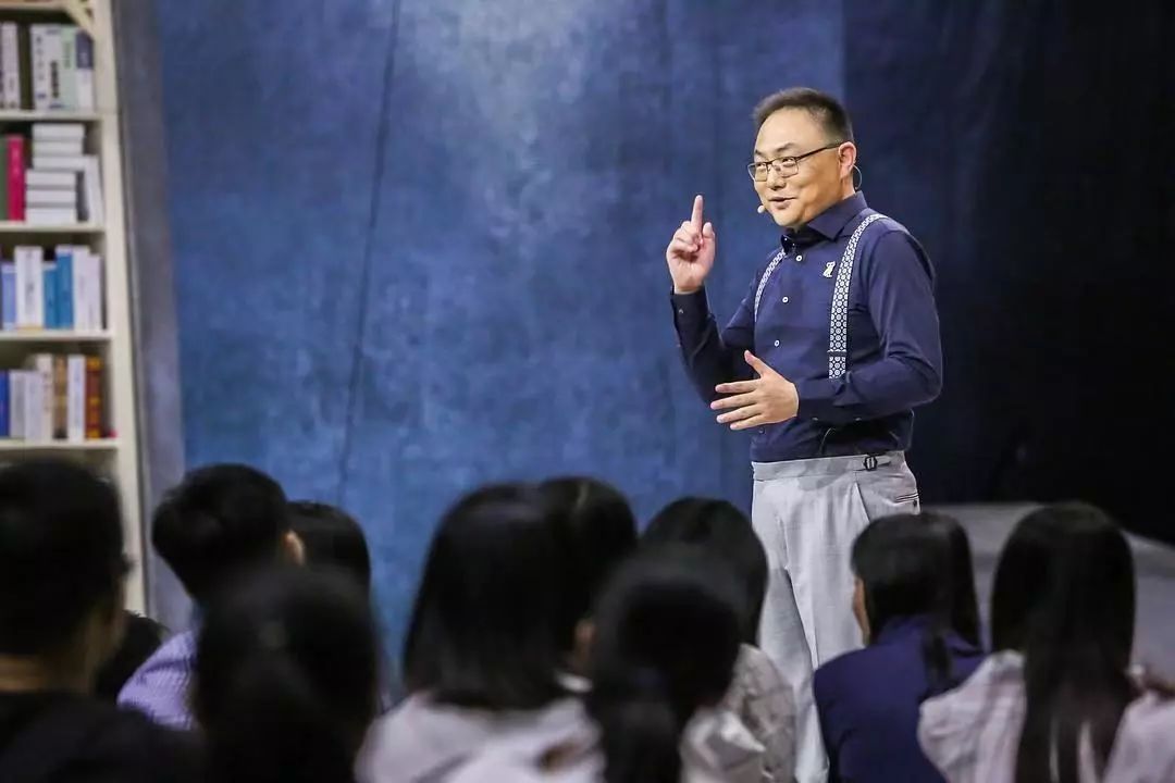 如果今年你只看过《奇葩说》和《奇遇人生》，请自觉收藏本推文！