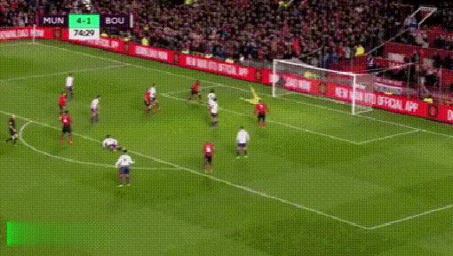 索尔斯克亚激活曼联，傲娇博格巴梅开二度赛后拿10分获全场MVP