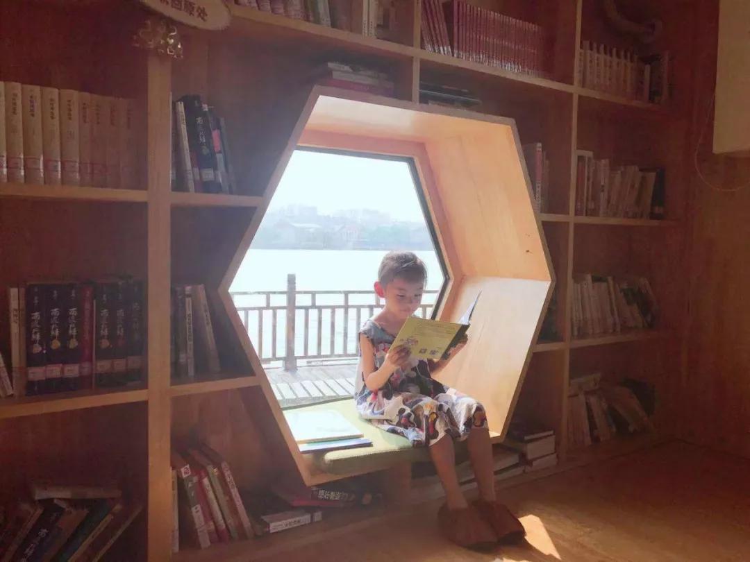 走进图书馆沐浴书香活动,走进书香校园感受读书魅力