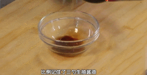 饺子皮剩下的拿来炸来吃,饺子皮不要丢