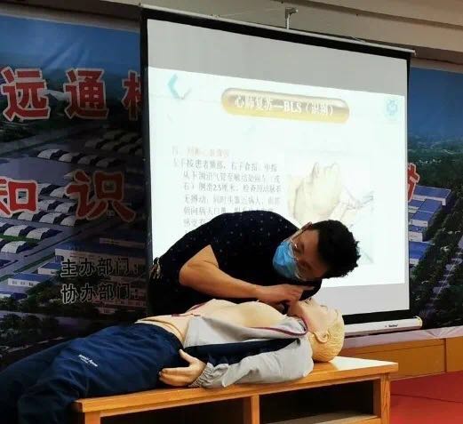 庆祝建党一百周年义诊送健康,七一义诊送医药