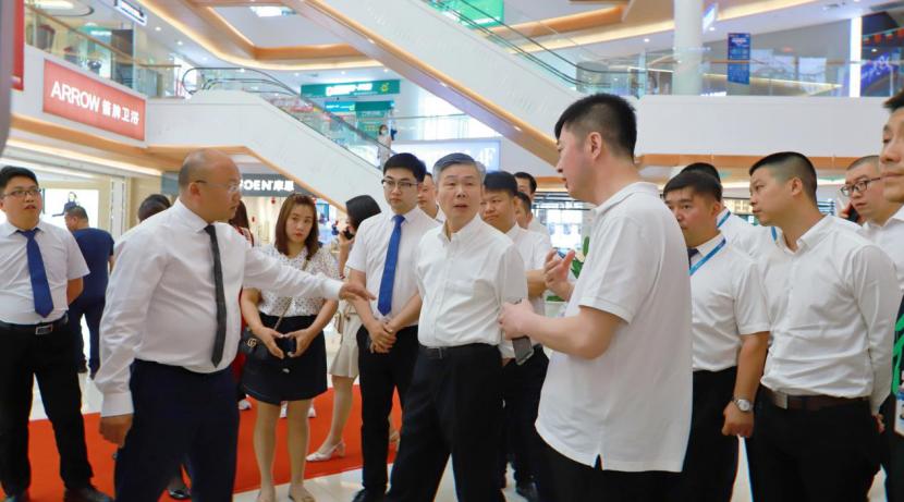 热烈欢迎敏华控股董事局主席黄敏利博士携高管团队一行莅临居然之家吉林地区参观交流!