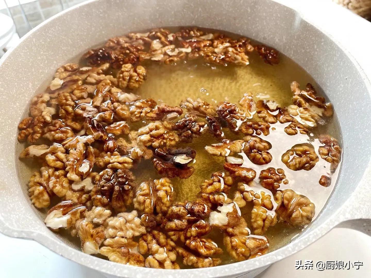 酥脆琥珀核桃仁制作,半斤核桃仁要多少糖做琥珀核桃
