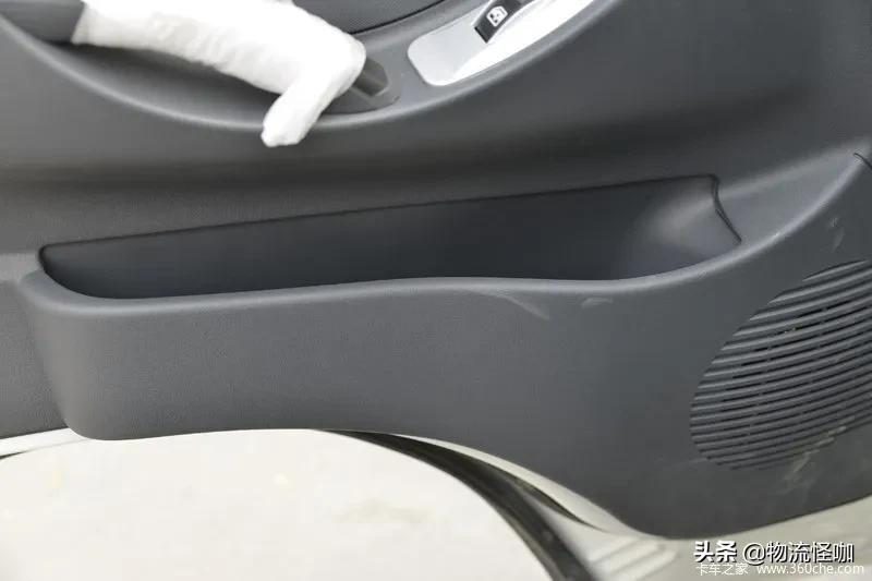 凯马锐航x3柴油版单排小货车3米98,凯马锐航x33.6单排栏板多少钱