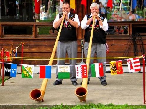 世界各国的国庆节的时间及原因,各国国庆节的节日风俗