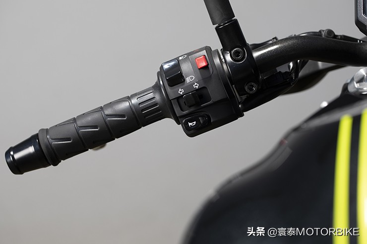 新2020款川崎z650什么时候上市,川崎ninja650和z650比较油箱大小