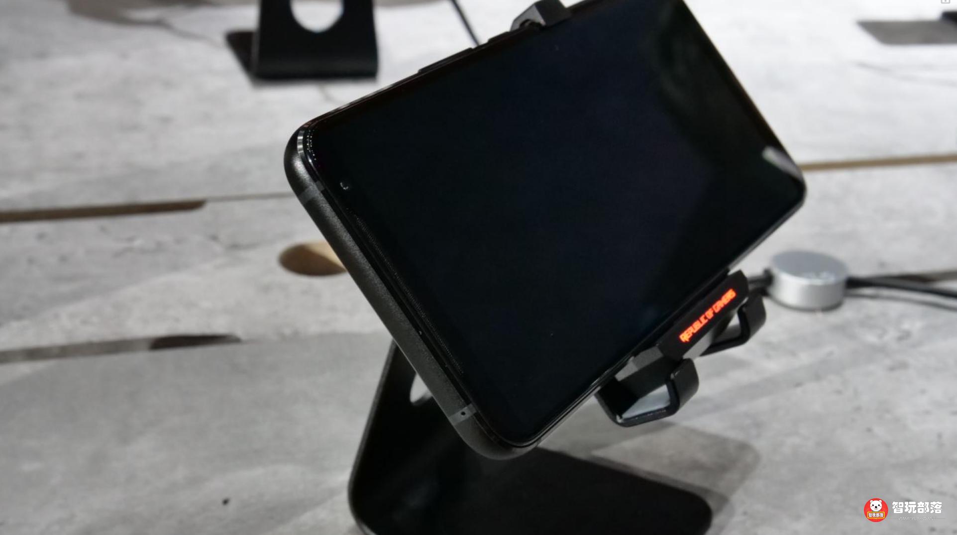 华硕ROG游戏手机2体验评测：骁龙855+鸡血强芯，腾讯定制售价真香