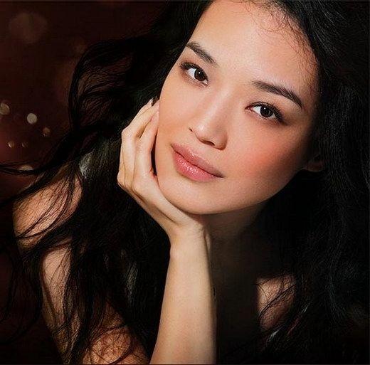 她19岁拍全裸写真，20岁一脱成名，性感女神舒淇的成长路