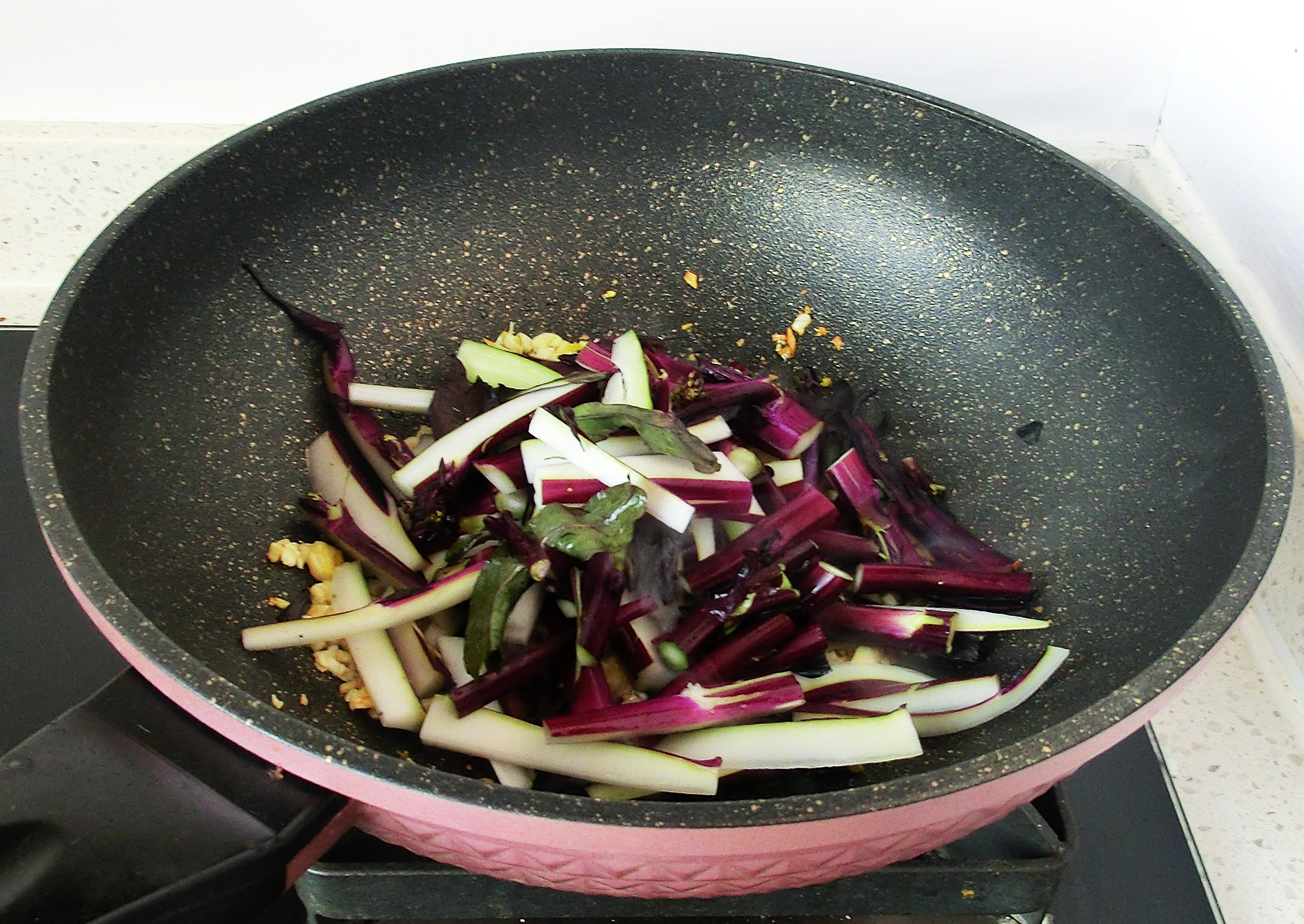 多吃胡萝卜对眼睛有帮助,胡萝卜怎么做好吃并且保护眼睛