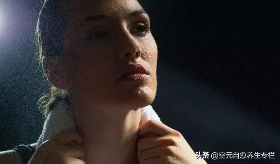 出汗真的可以排毒养颜吗,出汗不排毒为什么夏天还要出汗