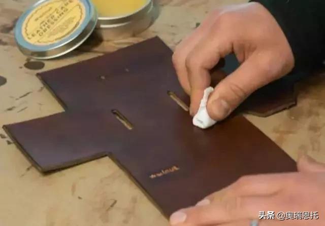 怎样保养包包更有光泽度,真皮包包怎么保养不会开裂