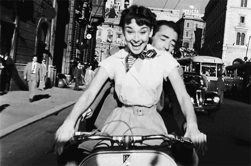 奥黛丽赫本:绝世容颜背后的秘密!