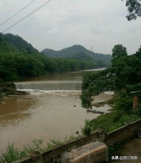 原汁原味“袖珍古镇”，人称“河边一只船”，山水清幽“小漓江”