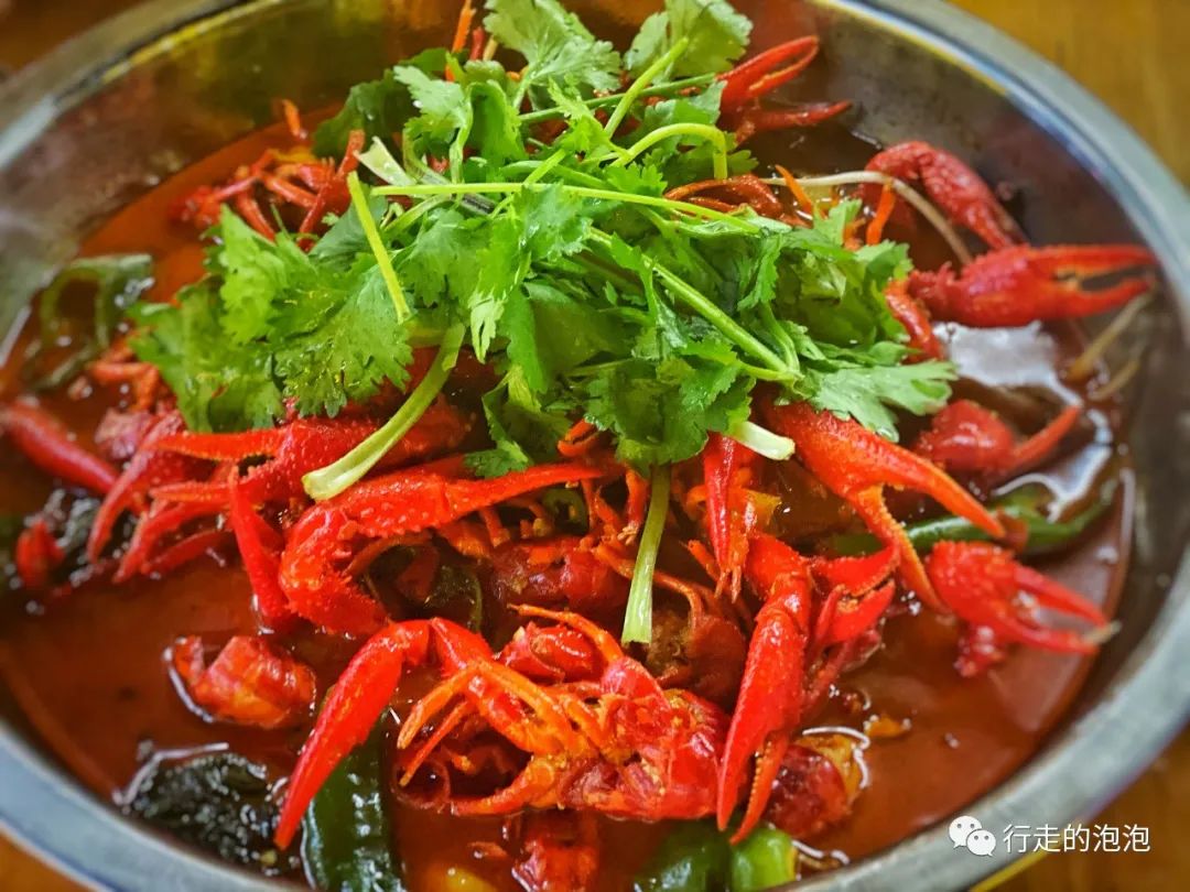 「岳阳攻略」被誉为“湖南夜宵扛把子”的烧烤城，还是小龙虾基地