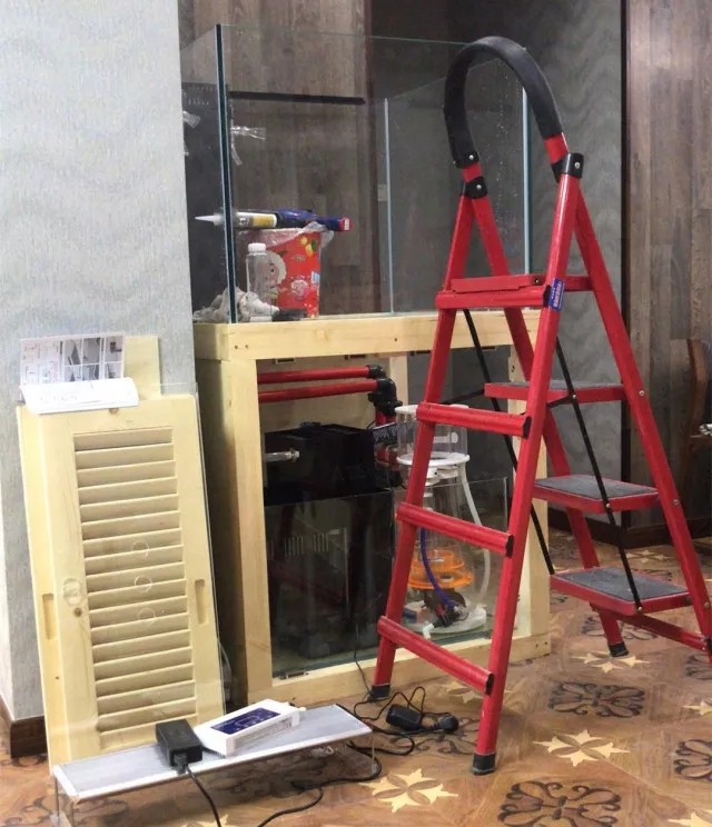 在家自己做鱼缸的材料,自己做鱼缸需要哪些设备