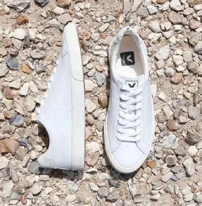 今年流行的帆布鞋品牌,今年流行的帆布鞋颜色学生