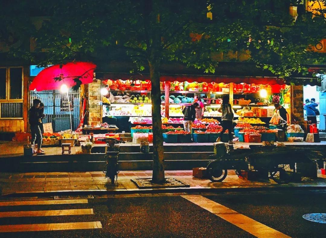 年轻人都去了成都,为什么年轻人都喜欢成都