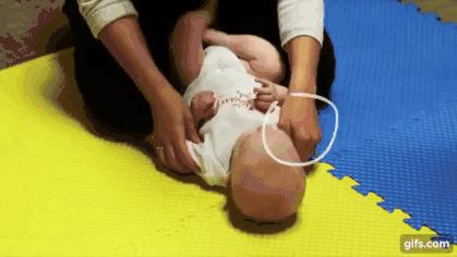 二十天的新生儿斜颈一天按摩几次,宝宝头总是往一边扭头是斜颈吗