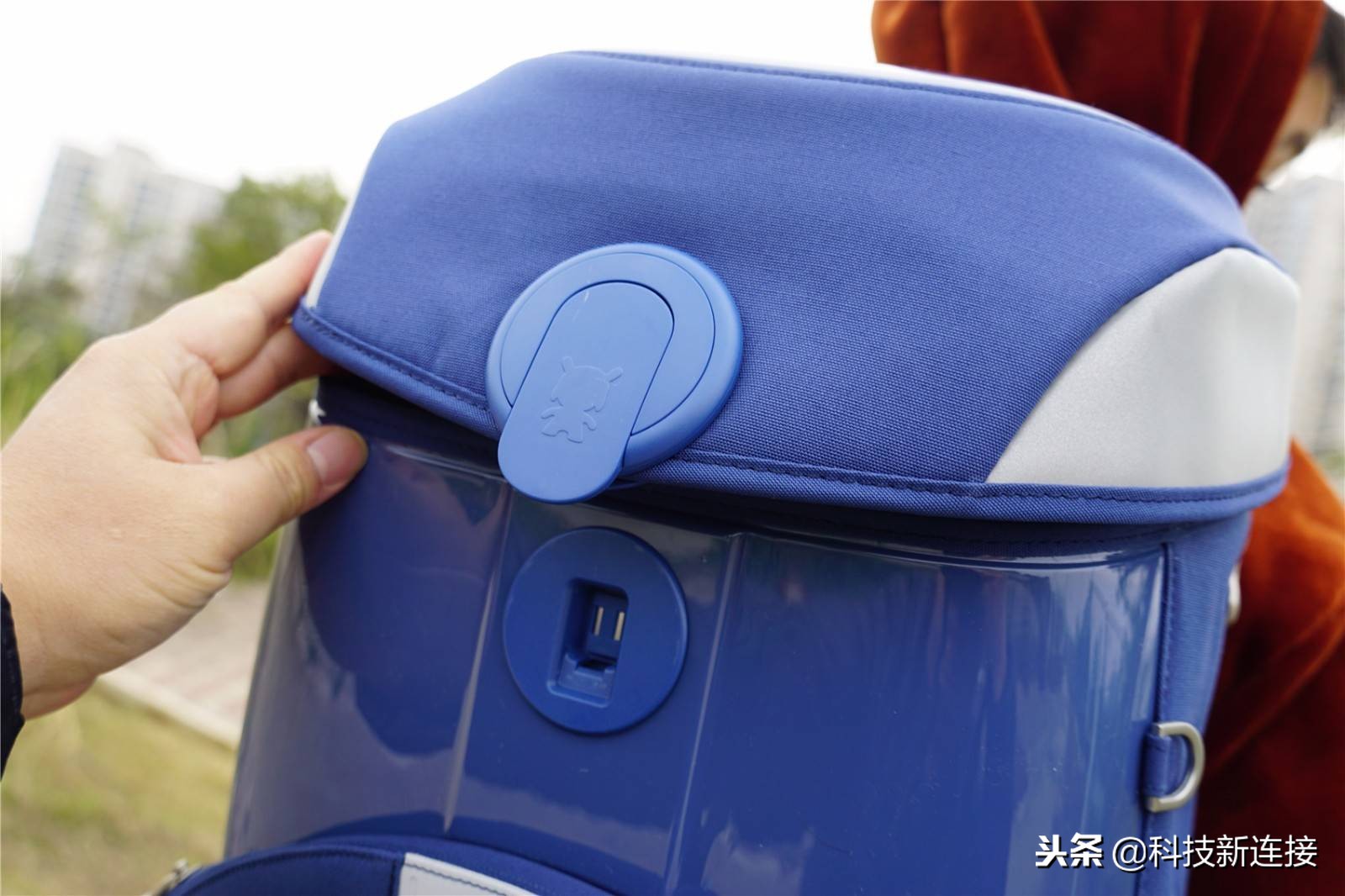 米兔书包新款,米兔书包2代与3代的差别