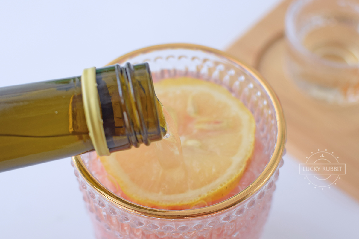 刚到手就拆开的好礼,做一杯少女心饮料,闺蜜看了开车过来喝