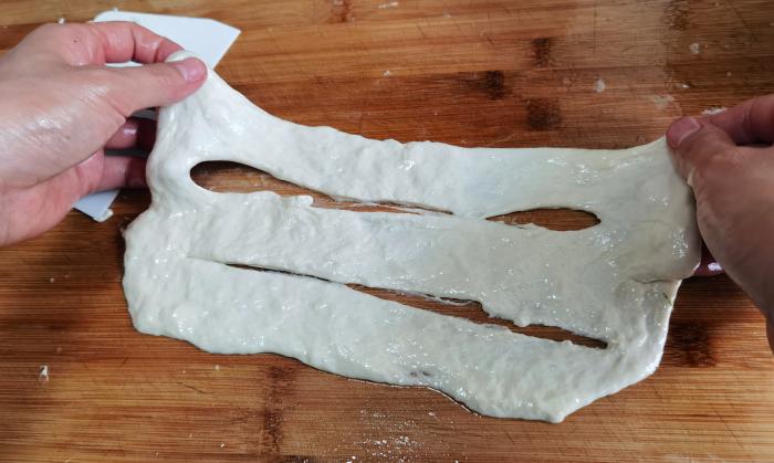 炸油条的新方法不用酵母和泡打粉,炸油条用小苏打还是用泡打粉