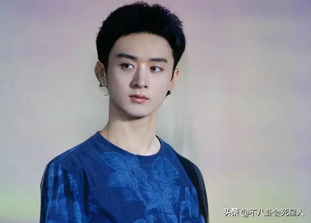 女星性转男装照:热巴撞脸大眼仔,杨颖神似罗云熙,关晓彤变路人