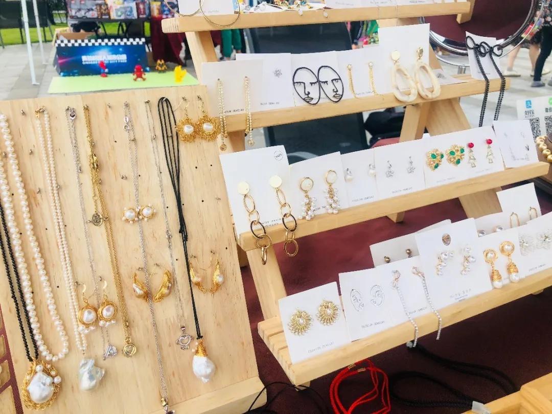 六一儿童节集市游玩活动,快乐六一伴你童行主题党日活动