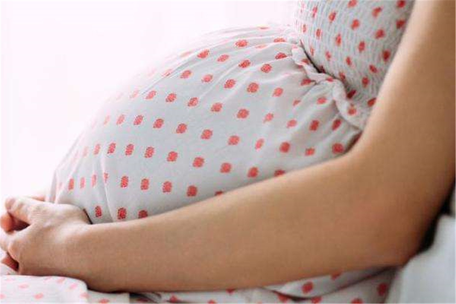 怀孕后熬夜的危害有多大？看似无影响实则慢慢累积，别大意