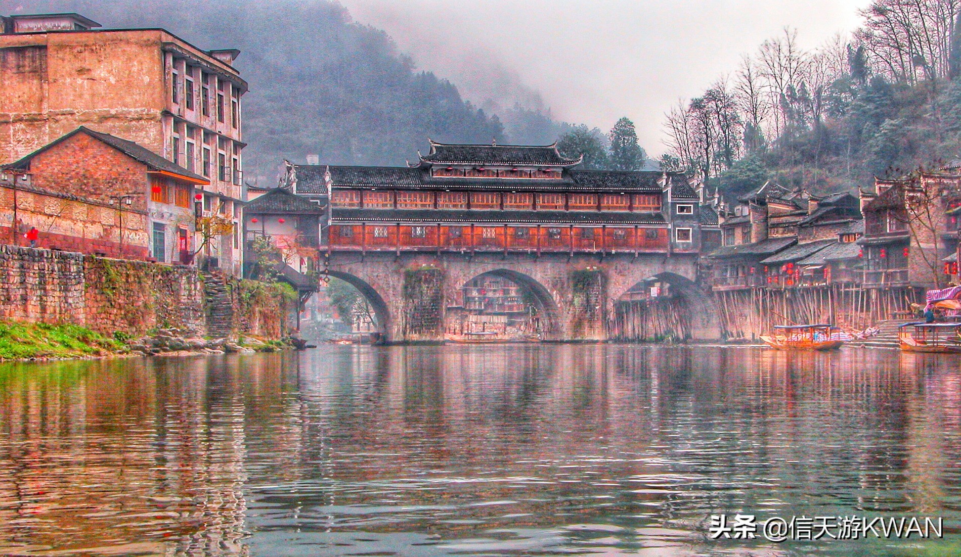 边城：沈从文笔下的湘西,沈从文在边城中对沱江的描写