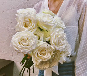 白色荔枝玫瑰花语寓意是什么,粉荔枝白荔枝混搭花束花语