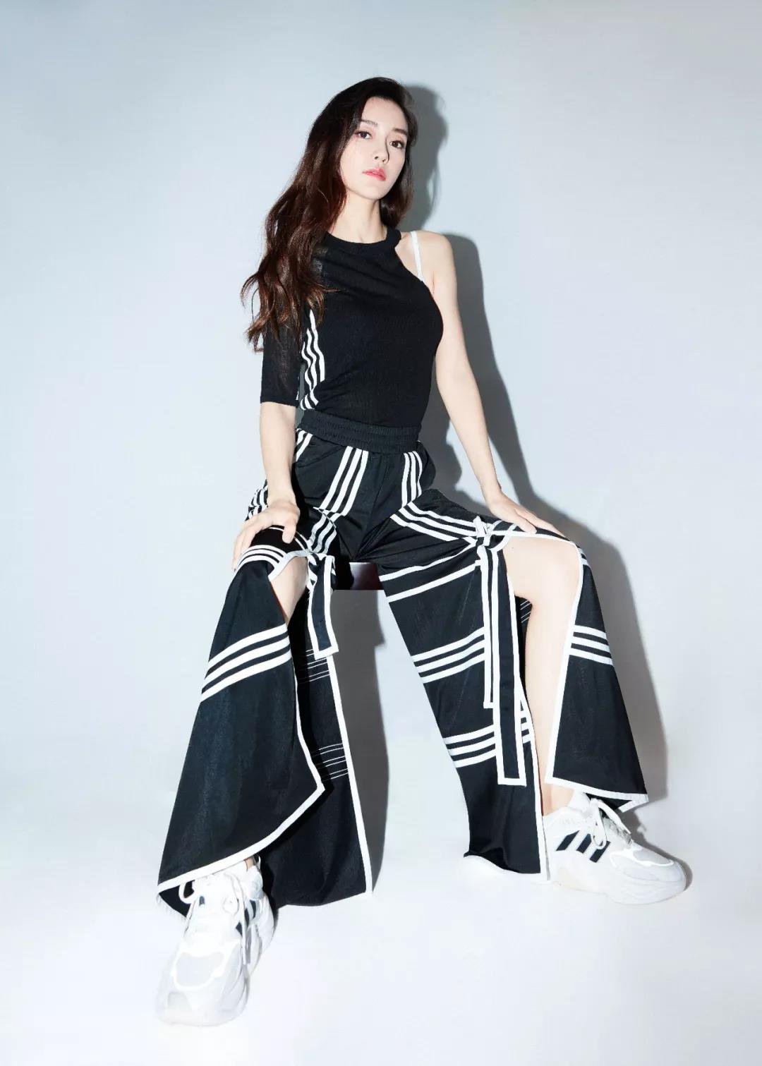 杨颖阿迪达斯粉色外套,杨颖运动风