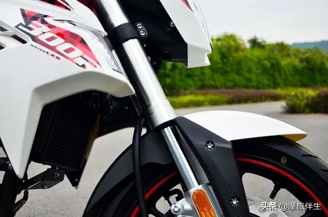 400nk和无极300r,春风400nk对比黄龙300