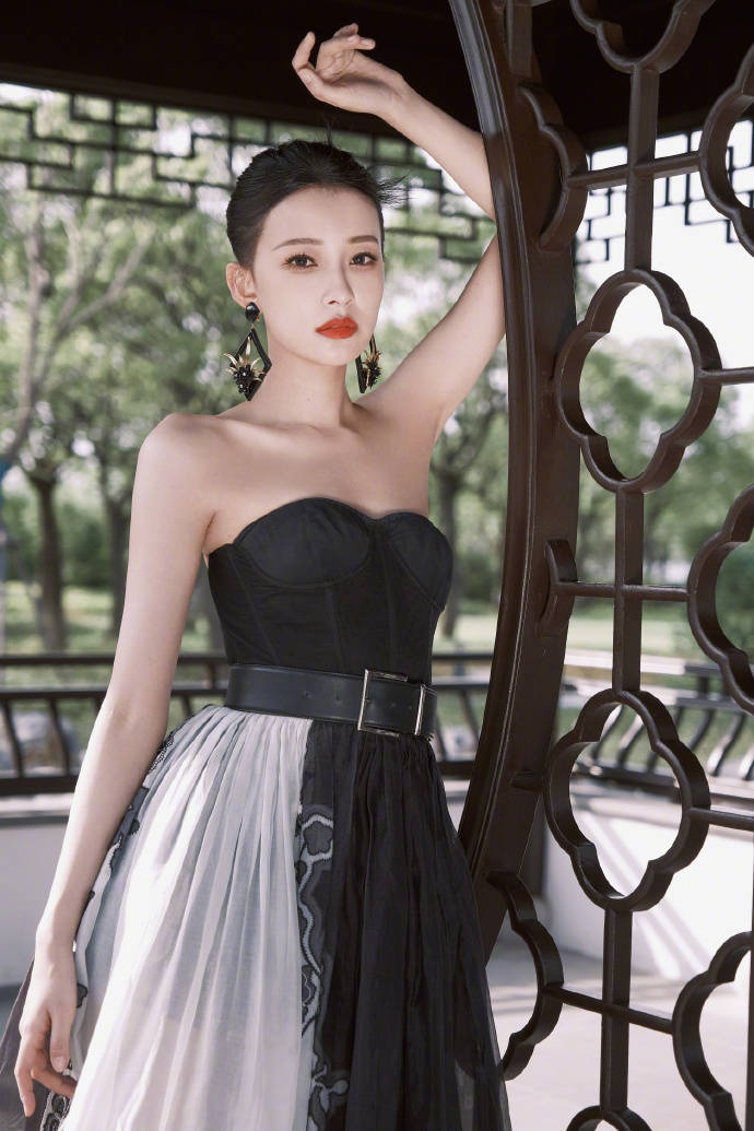 孙怡连衣裙穿搭,孙怡孙玫粉色毛绒连衣裙