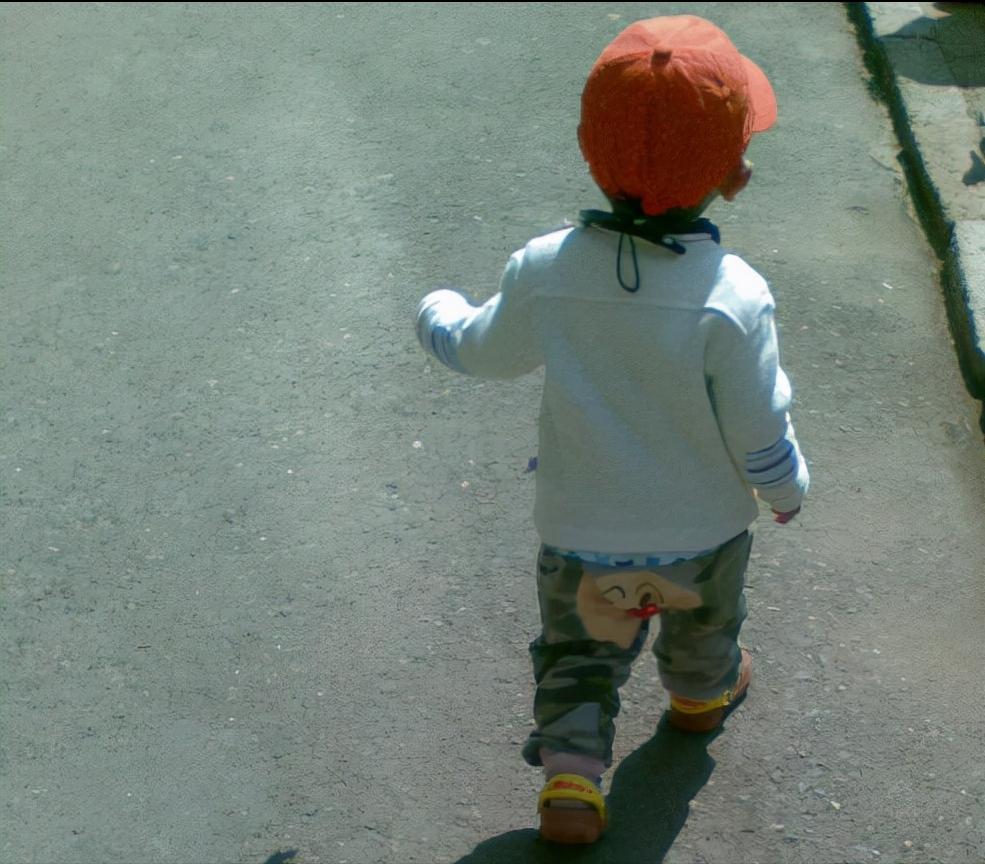 孩子哭是打一顿还是让她继续哭,孩子哭让你哭个够