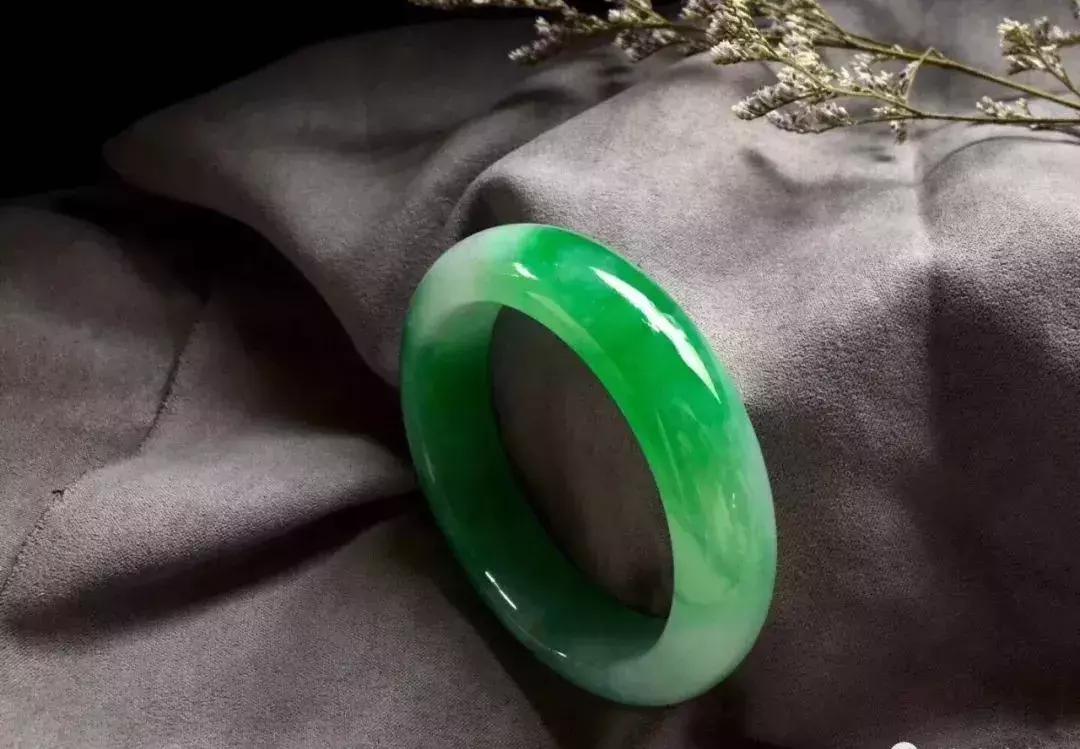 买翡翠如何避免走弯路,买翡翠手镯小技巧