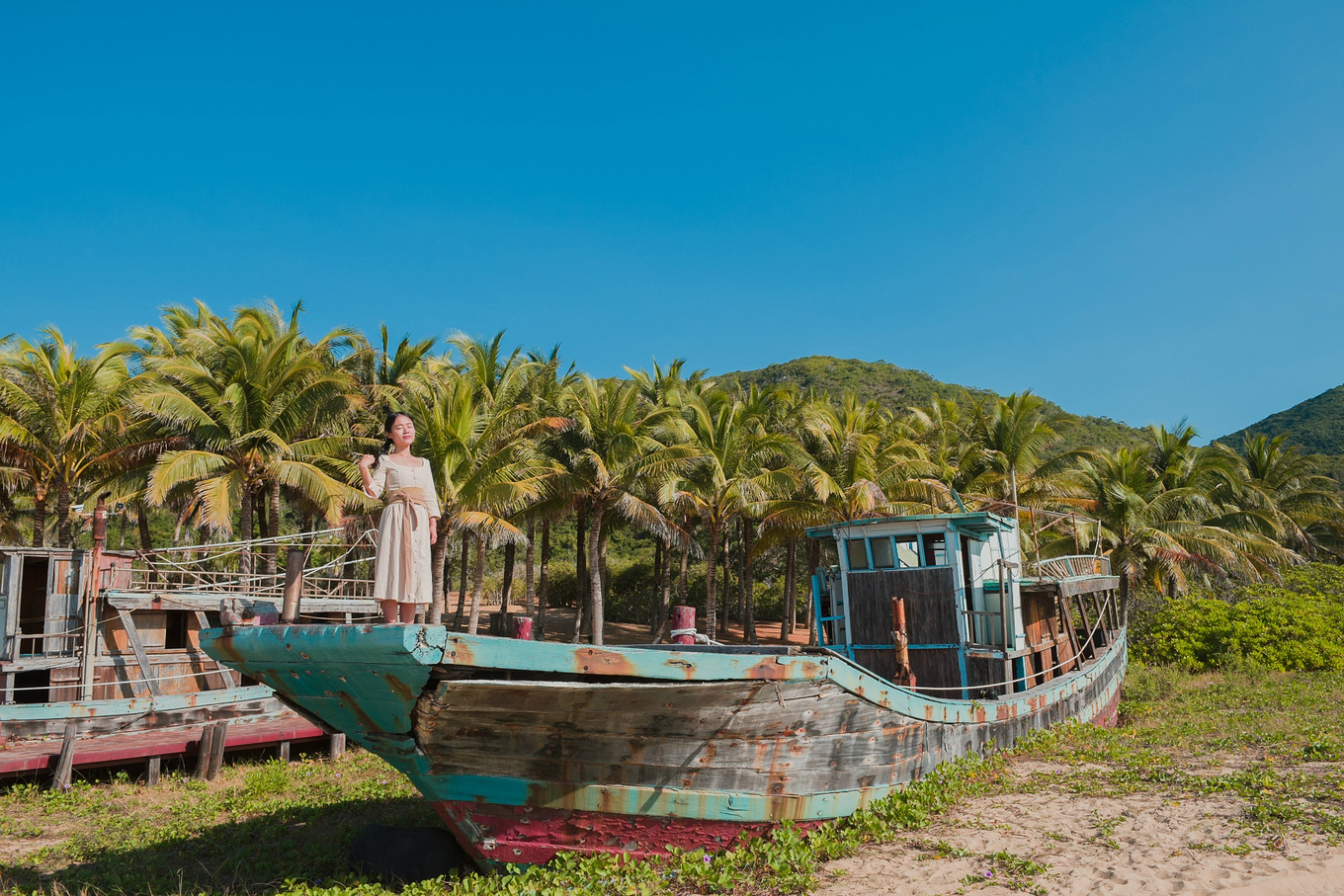 你在南方瑟瑟发抖，我在这里遛娃、看猴、赶海····