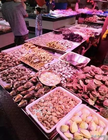 青岛本地人怎么喝青岛啤酒,青岛西海岸青岛啤酒