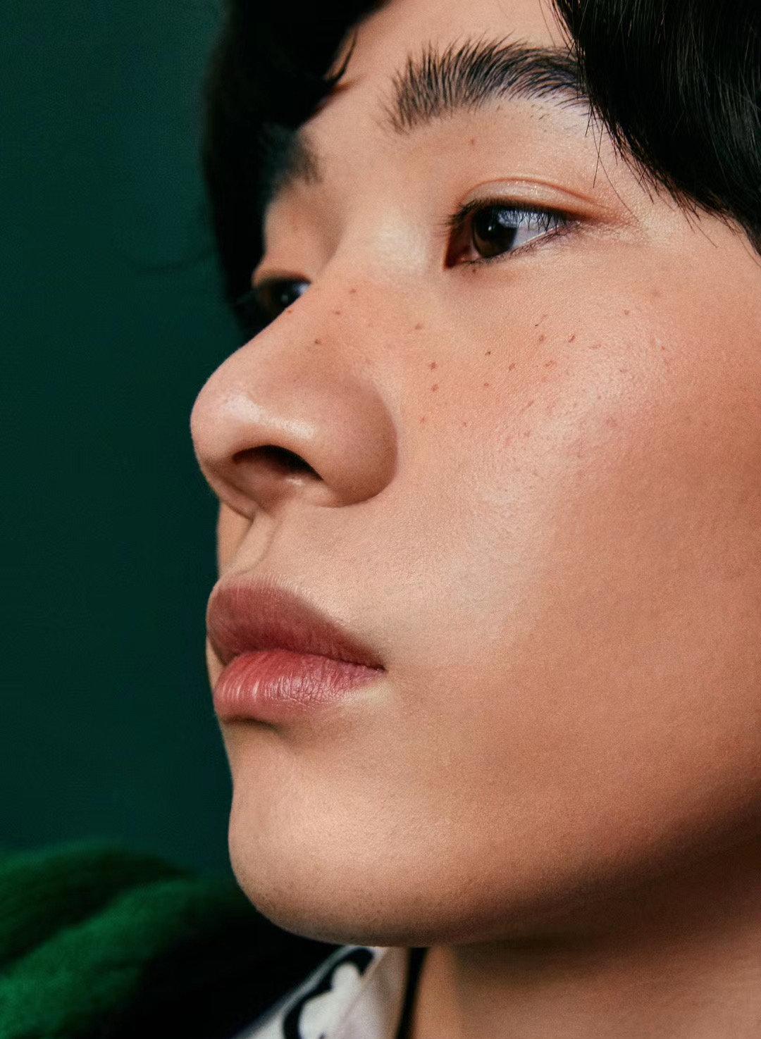 脸上有雀斑怎么化妆才能遮住,hourglass遮瑕雀斑色号怎么选