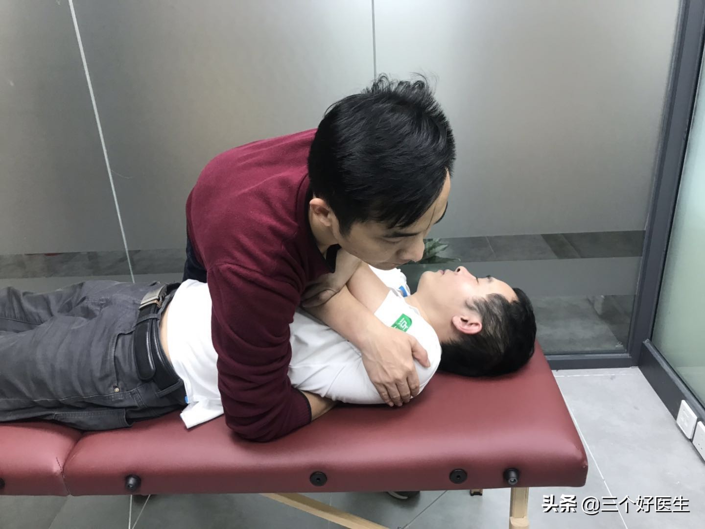 国外压缩性骨折治疗方案,压缩性骨折自愈技巧图片