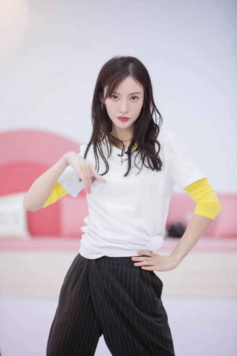 乘风破浪的姐姐金晨私下打扮,乘风破浪一初舞台金晨