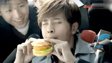 被肯德基吊打，亏了3.2亿！却用一根鸡腿，征服中国县城