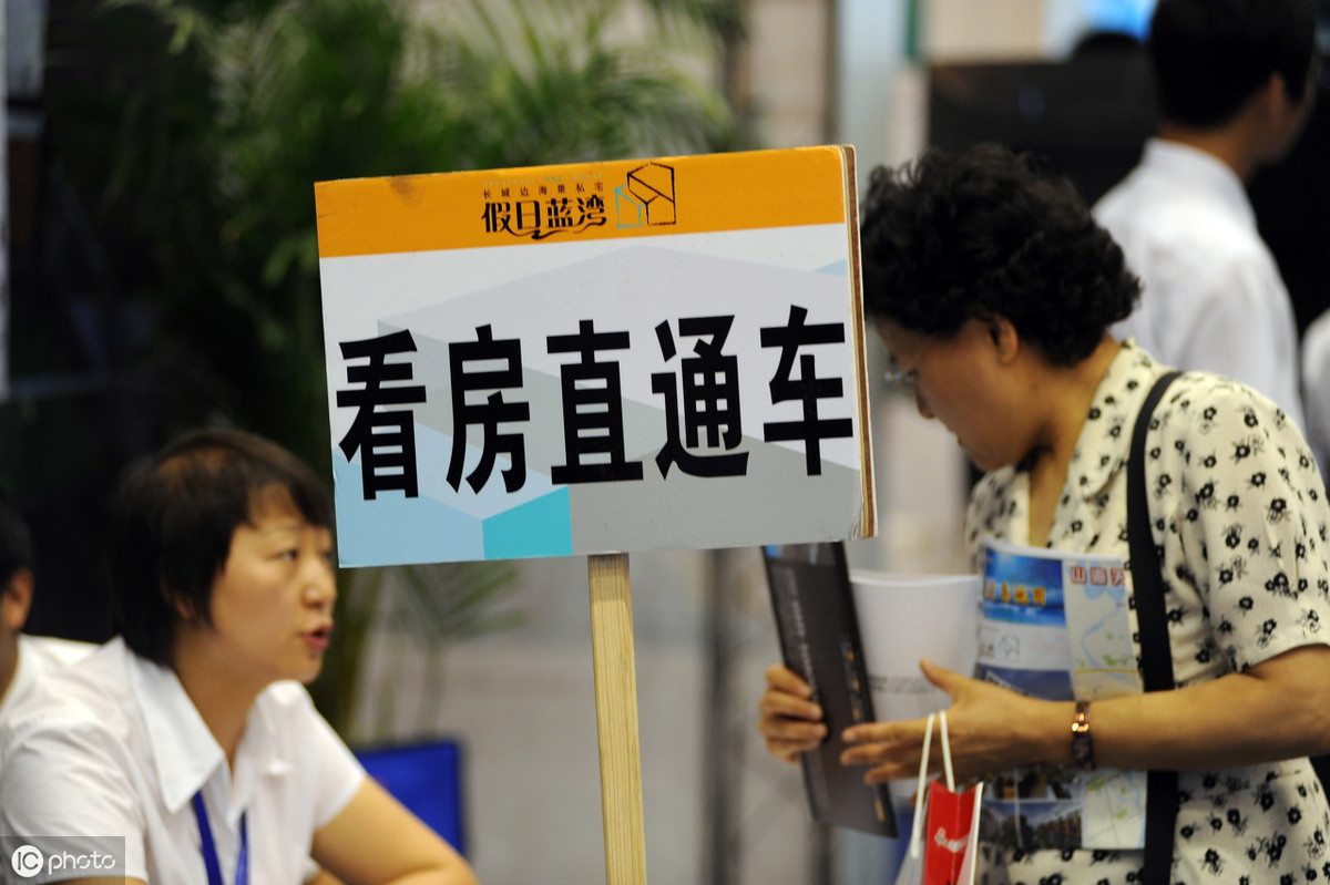 一图看懂楼盘沙盘,在售楼部搬起沙盘看房