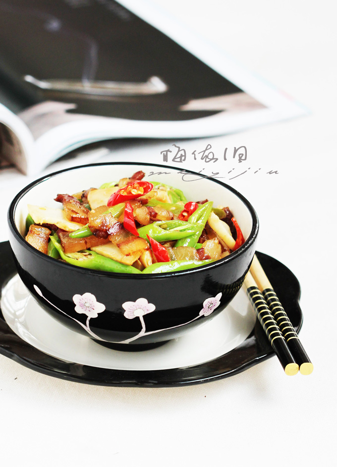 炒腊肉不要直接下锅,炒腊肉时不能洗净直接炒